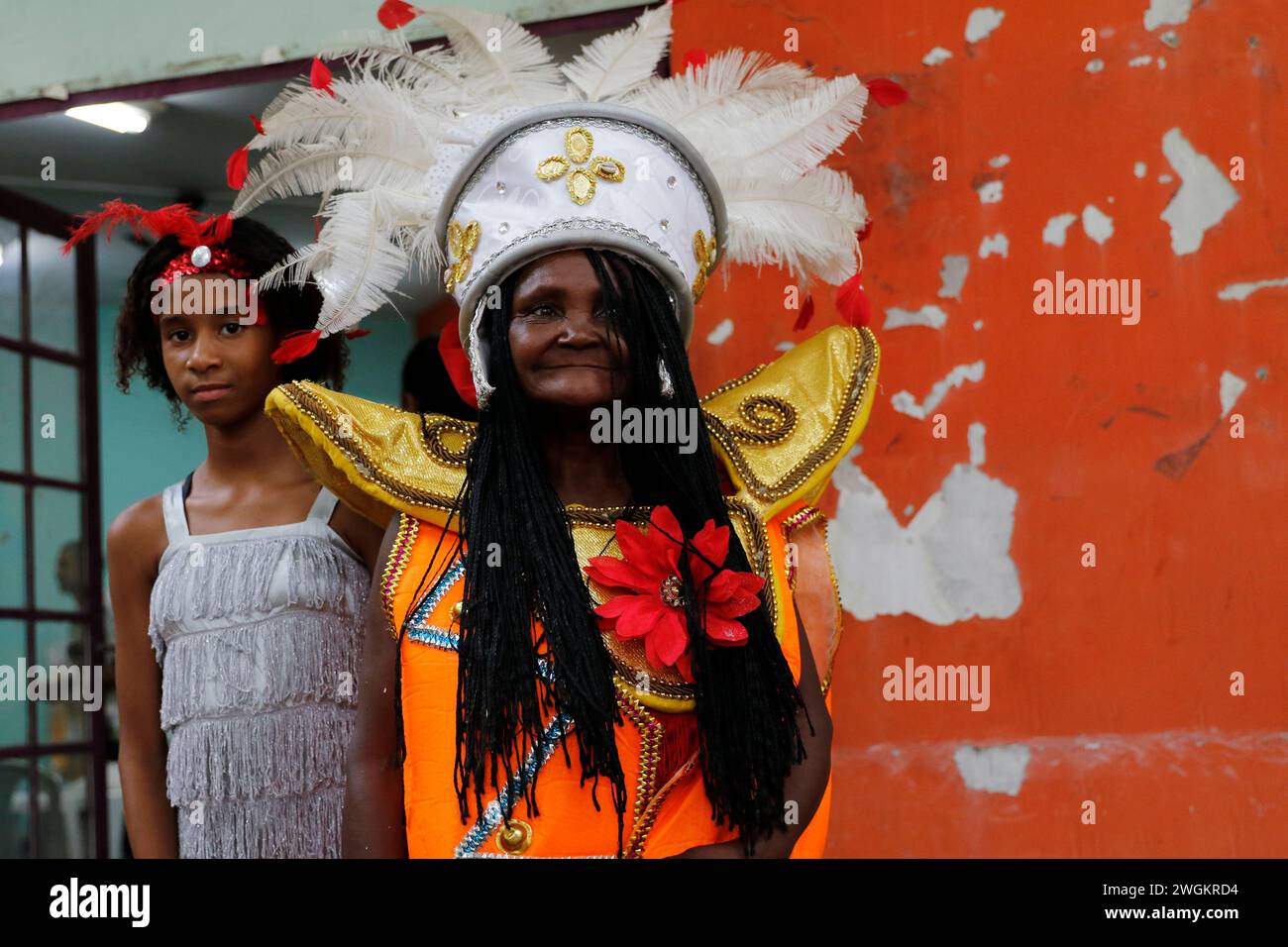 Karnevalsparade für Menschen mit Geisteskrankheiten. Loucura Suburbana-Gruppe mit Patienten des Gesundheitsnetzwerks des NISE da Silveira Instituts in Kostümen Stockfoto