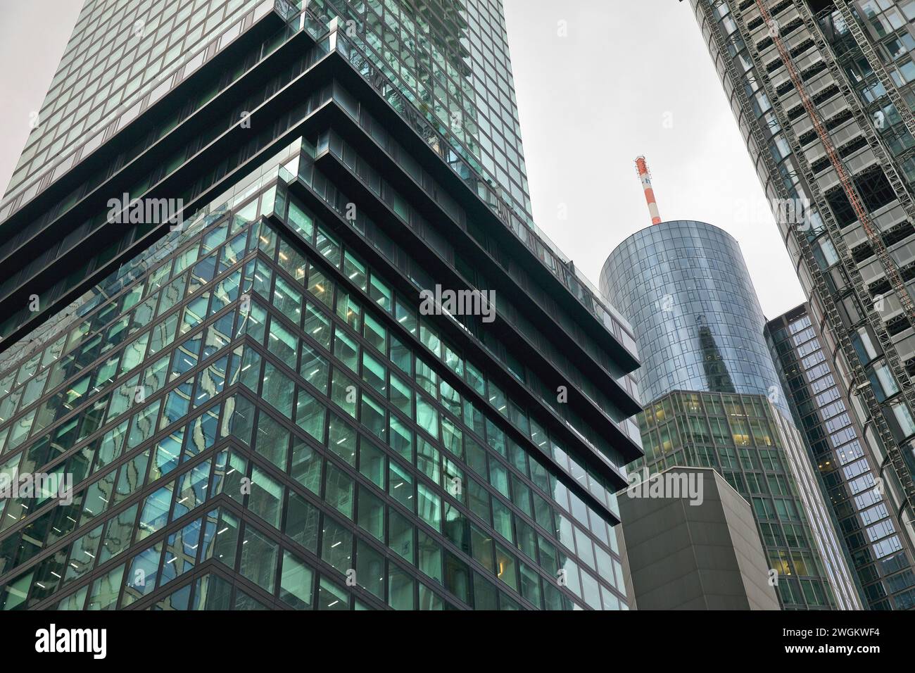 Hochhäuser in Frankfurt, das Omniturm-Hochhaus im Bankenviertel, Deutschland, Hessen, Frankfurt am Main Stockfoto