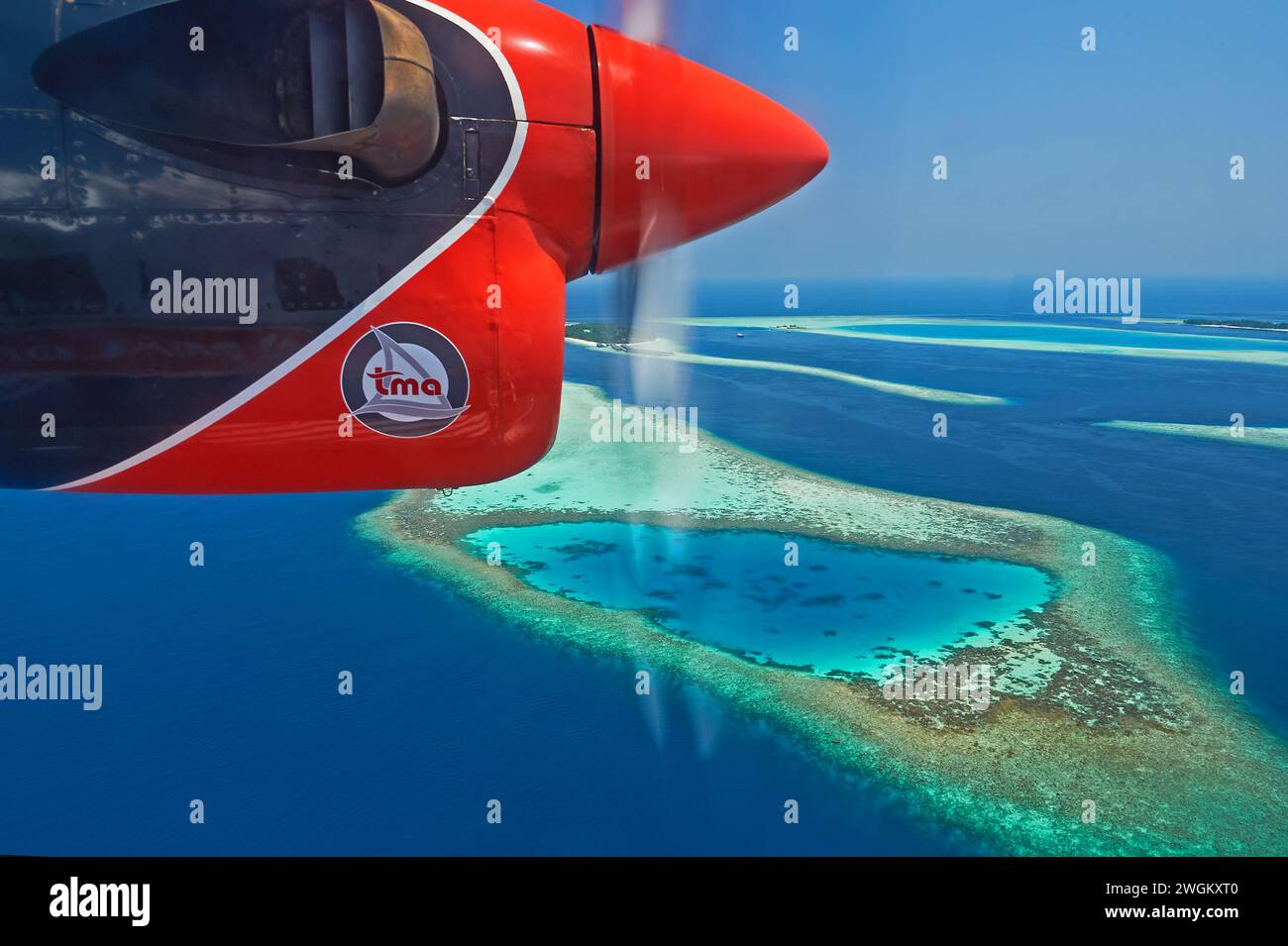 Luftaufnahme der Atolle, die Teil der Inselkette der Malediven im Indischen Ozean sind. Stockfoto