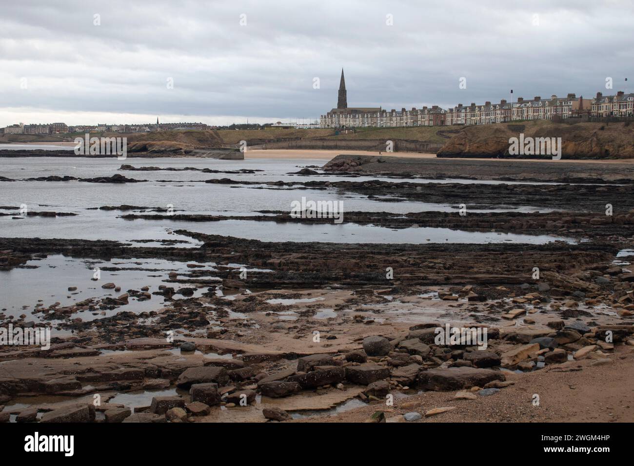 Die Nordostküste mit Blick auf die Stadt Tynemouth über Longsands, Northumberland, England, Großbritannien Stockfoto