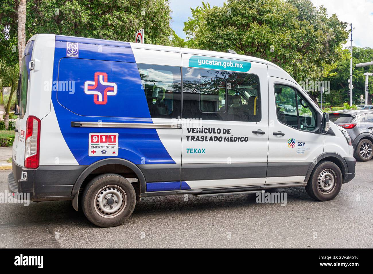 Merida Mexico, Zona Paseo Montejo Centro, Avenida Colon, medizinischer Transport Van Fahrzeug, Schilder Informationen, Werbung für Werbung, mexikanische His Stockfoto