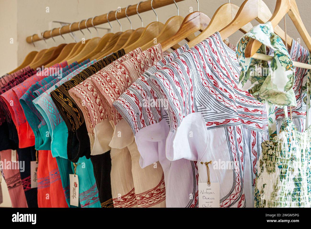 Merida Mexico, Barrio de Santiago Centro, Calle 59, Damenbekleidungsgeschäft Geschäfte Geschäftsbetriebe Händler Händler Marktplatz, Selli Stockfoto