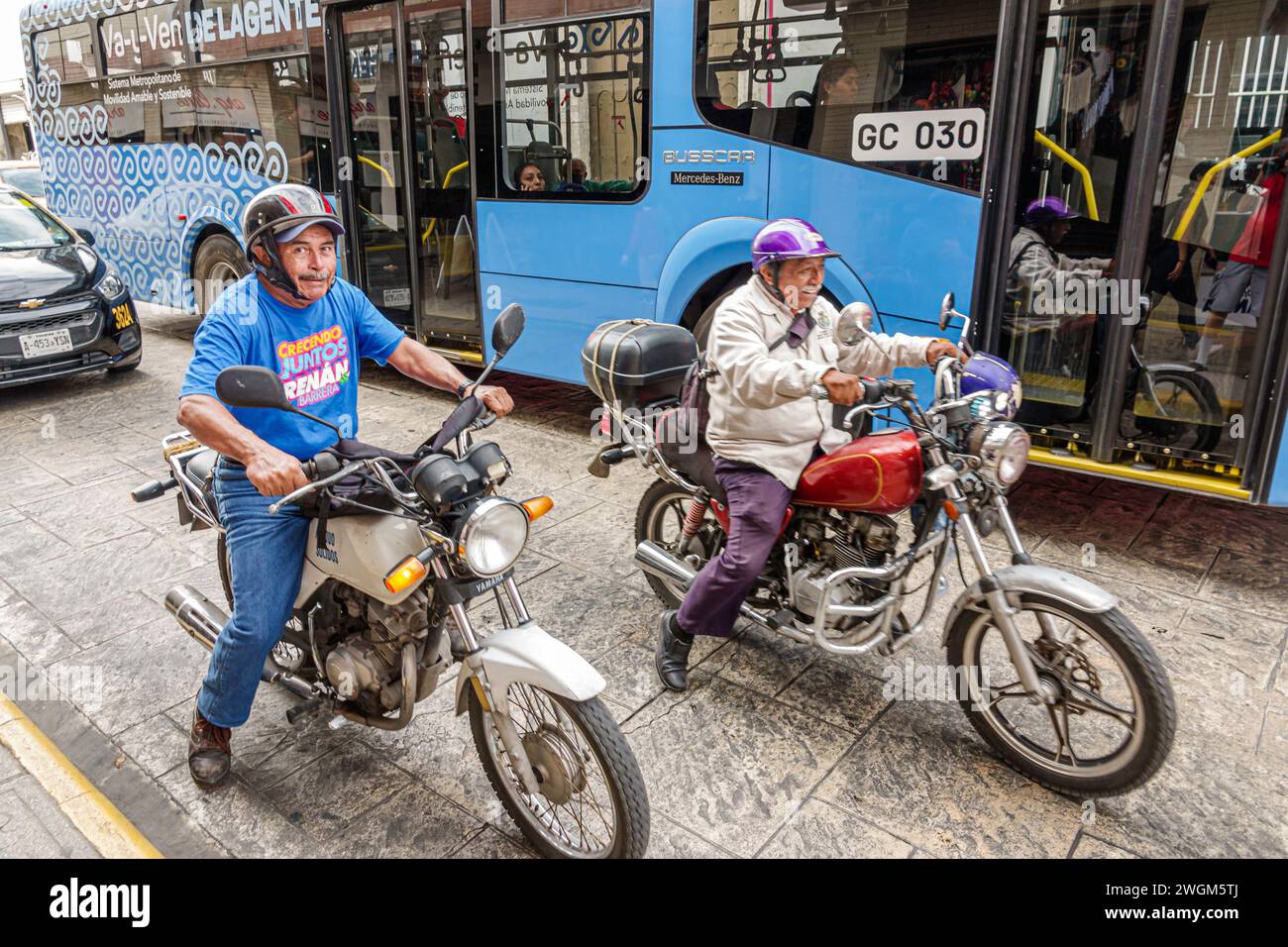 Merida Mexico, Centro Historico historisches Zentrum, Calle 59, Verkehr öffentliche Busse, Seniorenpensionär, Seniorenpensionäre Stockfoto