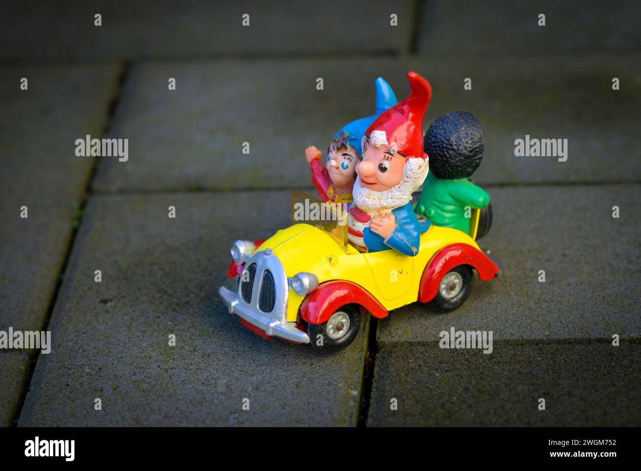 Noddy und sein Auto mit Big Ears und Golly, dem Golliwog Stockfoto