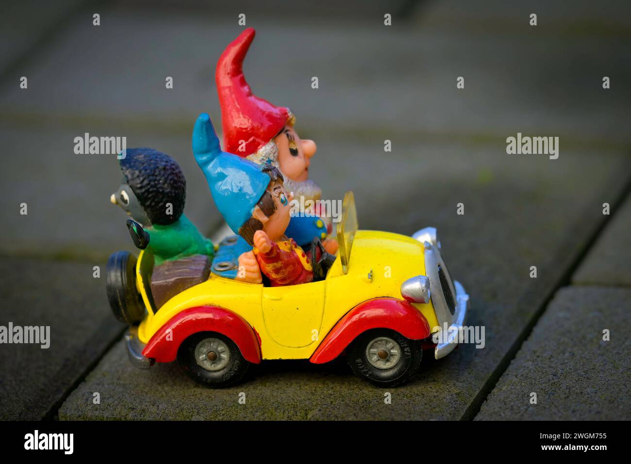 Noddy und sein Auto mit Big Ears und Golly, dem Golliwog Stockfoto