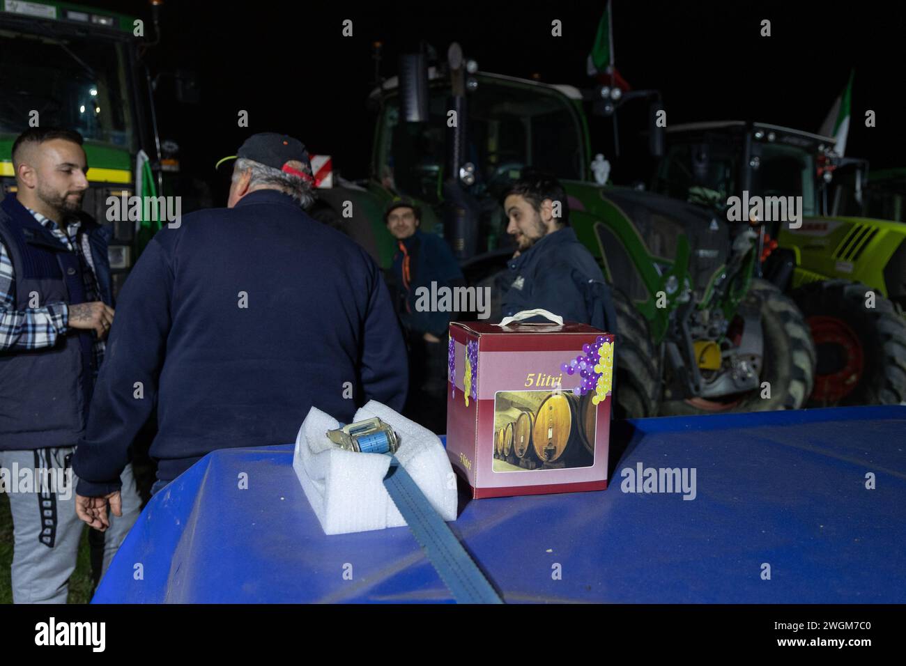 Rom, Italien. Februar 2024. Italienische Bauern feiern ihre Ankunft in Rom, um gegen einige Maßnahmen der Europäischen Union zu protestieren (Foto: Matteo Nardone/Pacific Press/SIPA USA) Credit: SIPA USA/Alamy Live News Stockfoto