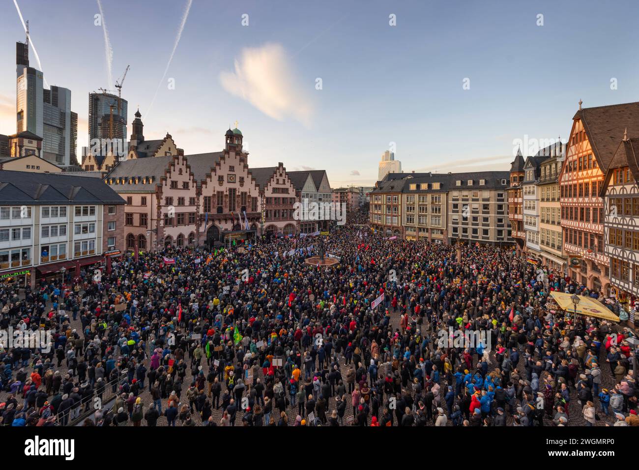 demonstration-frankfurt-steht-auf-f-r-demokratie-rund-20-000-menschen