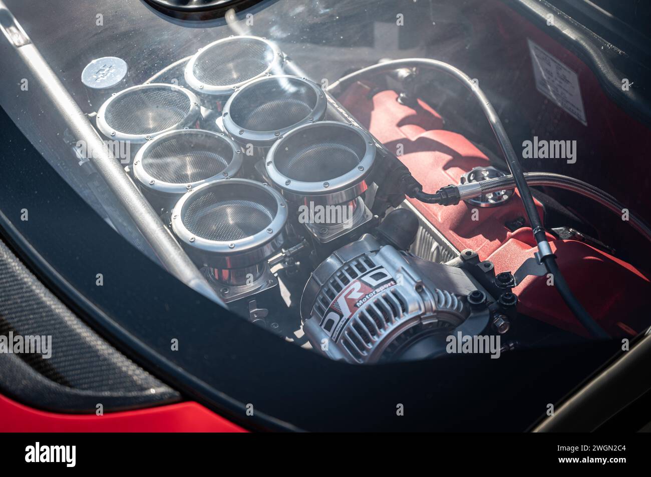 Detail des beeindruckenden V6-Saugmotors in zentraler Position des emblematischen japanischen Sportwagens Honda NSX Stockfoto