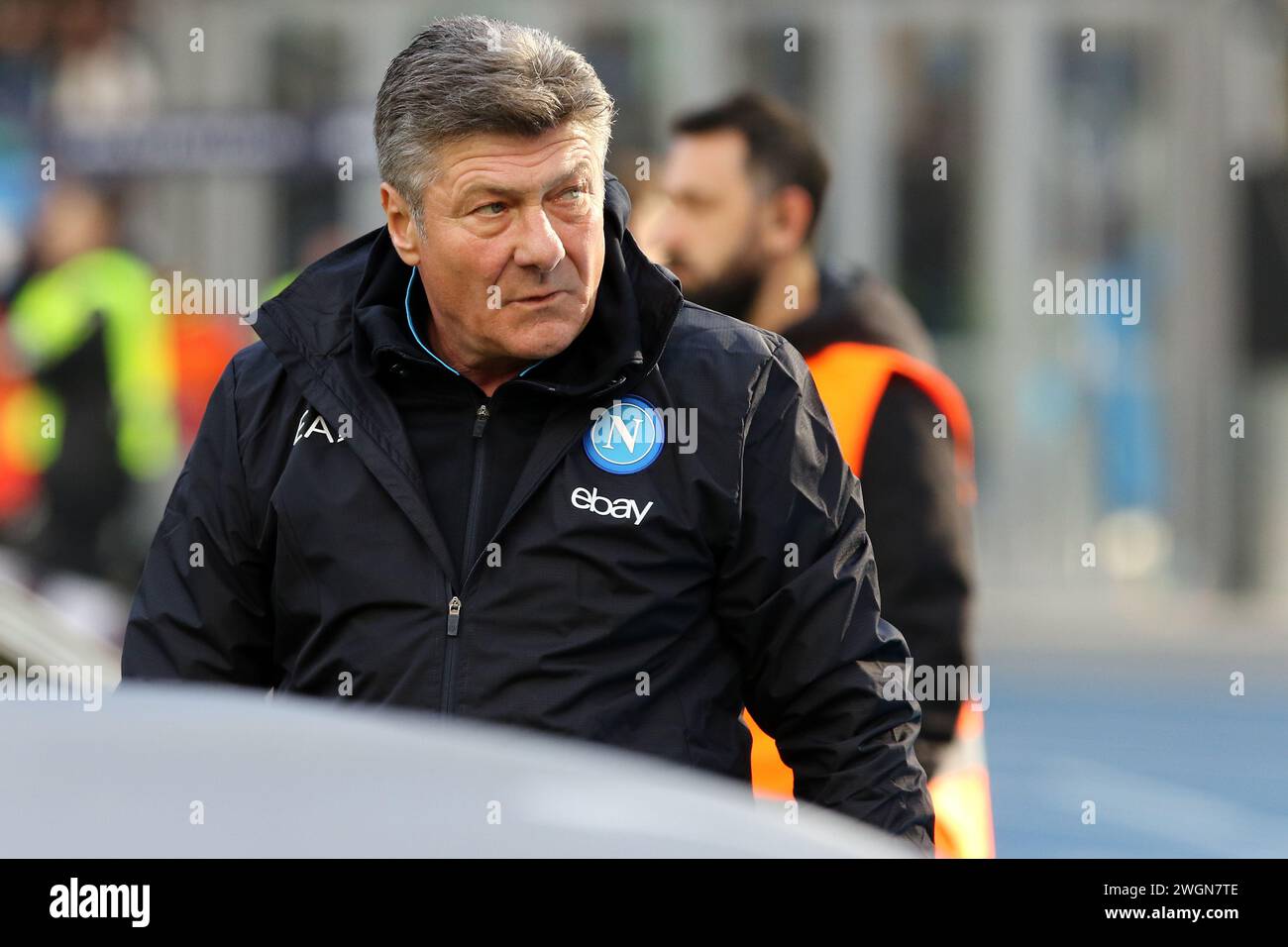 Walter Mazzarri, Cheftrainer des SSC Napoli, blickt am 4. Februar 2023 im Stadio Maradona in Neapel auf das Spiel der Serie A zwischen dem SSC Napoli und Hellas Verona. Stockfoto