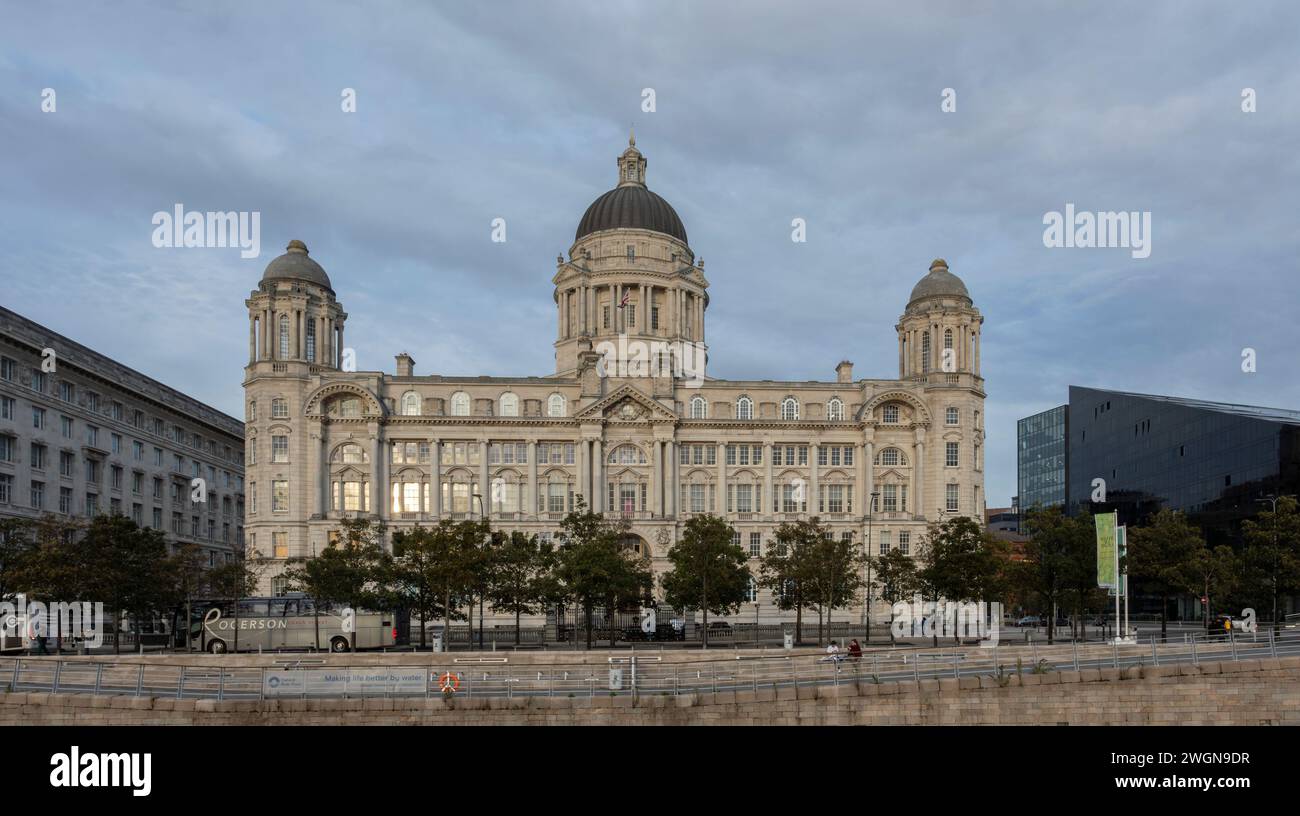 Liverpool, vereinigtes Königreich, 16. Mai 2023 die Fassade des Hafengebäudes von Liverpool oder Dock Office, eines der drei Graces am Pier Head Stockfoto