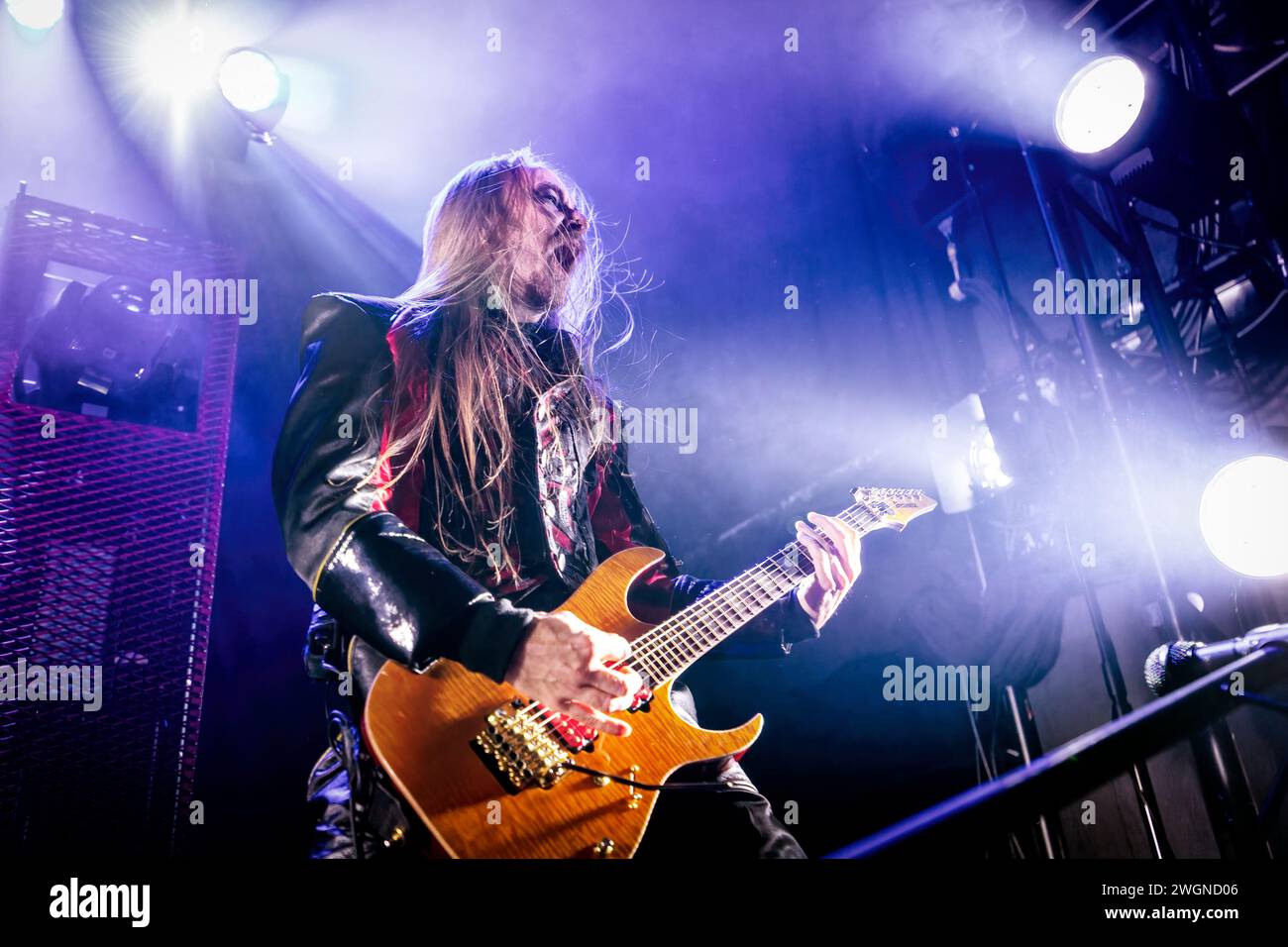 Oslo, Norwegen. Februar 2024. Die schwedische Heavy-Metal-Band Avatar gibt ein Live-Konzert im Rockefeller in Oslo. Hier ist Gitarrist Tim Öhrström live auf der Bühne zu sehen. (Foto: Gonzales Photo/Alamy Live News Stockfoto