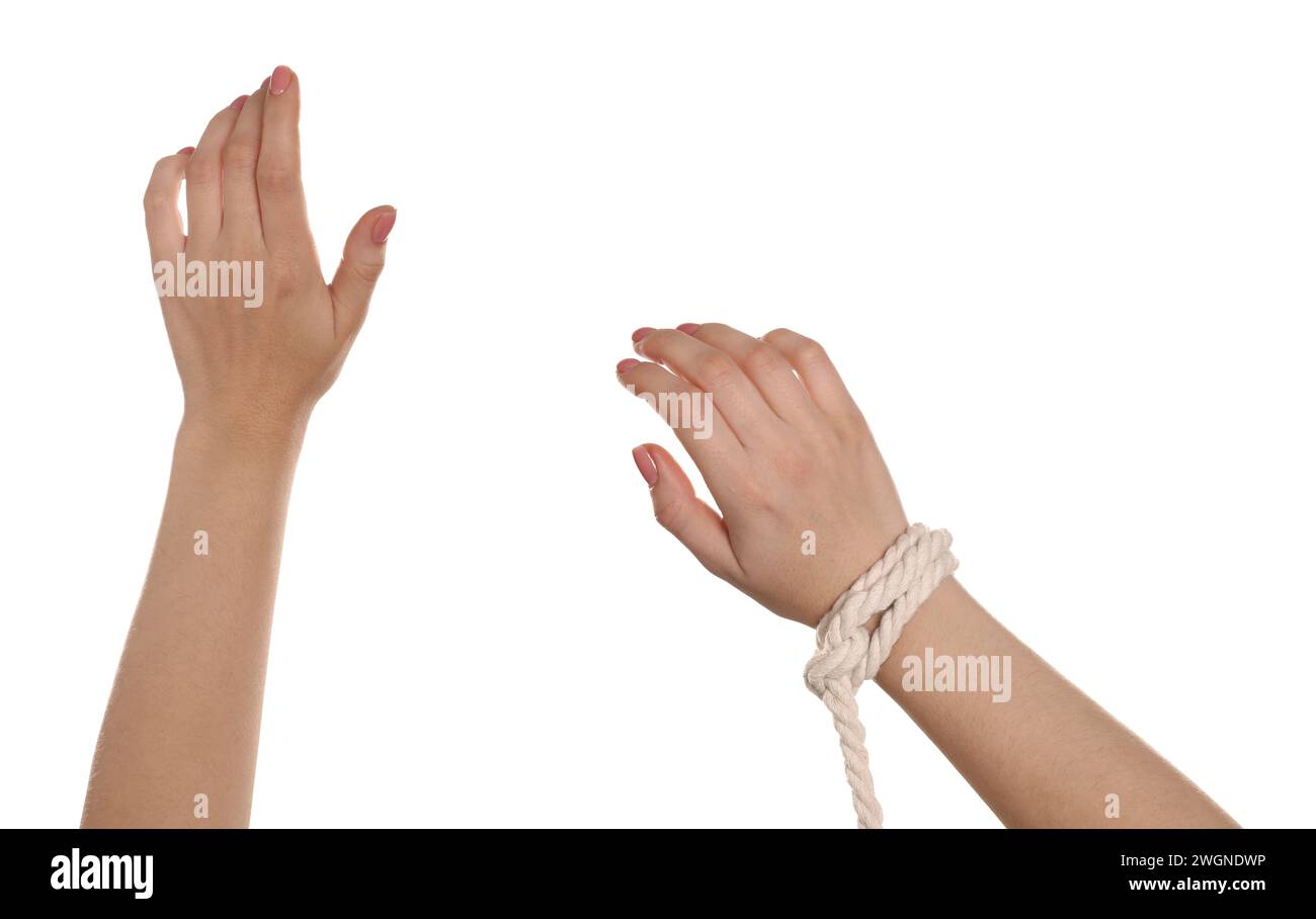 Freiheitskonzept. Frau mit Seil an der Hand vor weißem Hintergrund, Nahaufnahme Stockfoto