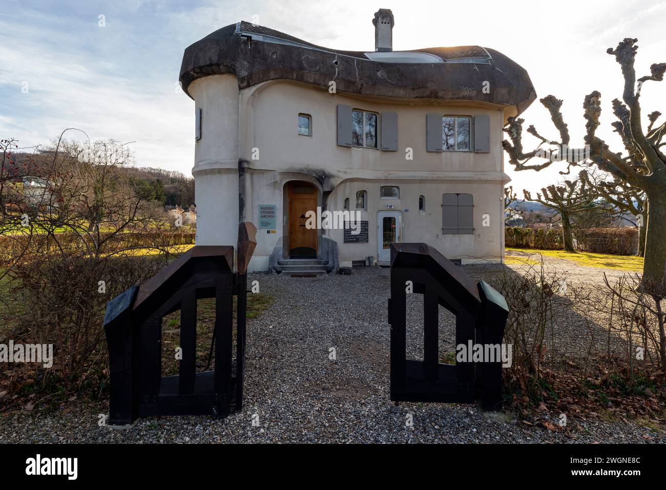 Das Haus Duldeck (erbaut 1915) beherbergt heute das Rudolf Steiner Archiv. Das Goetheanum Dornach, Kanton Solothurn, Schweiz. Das Haus Duldeck Stockfoto