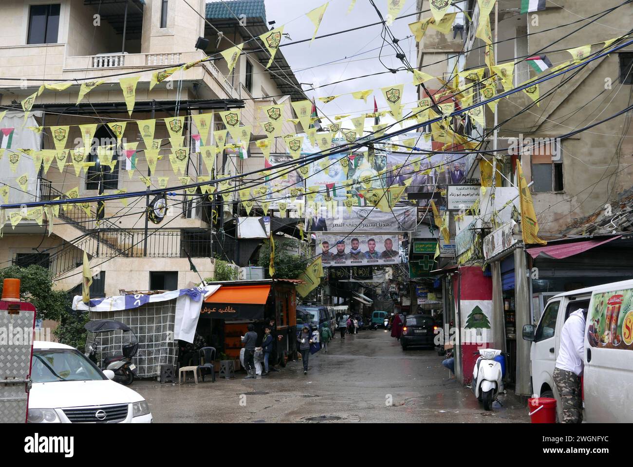 Beirut, Libanon. Februar 2024. Eine Aufnahme des palästinensischen Lagers Burj al-Barajneh, Beirut, Libanon, 5. Februar 2024. Das UNRWA ist die wichtigste humanitäre Hilfsorganisation für die palästinensische Bevölkerung im Gazastreifen. Das Lager Burj al-Barajneh wurde 1948 gegründet und befindet sich im südlichen Vorort Beirut. (Foto: Elisa Gestri/SIPA USA) Credit: SIPA USA/Alamy Live News Stockfoto