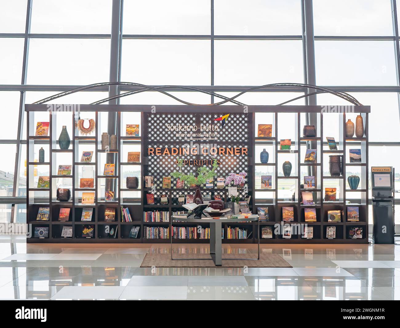Leseecke im Abflugbereich am Soekarno-Hatta International Airport Terminal 3 in Jakarta, Indonesien. Terminal 3 ist das neueste Terminal der Th Stockfoto