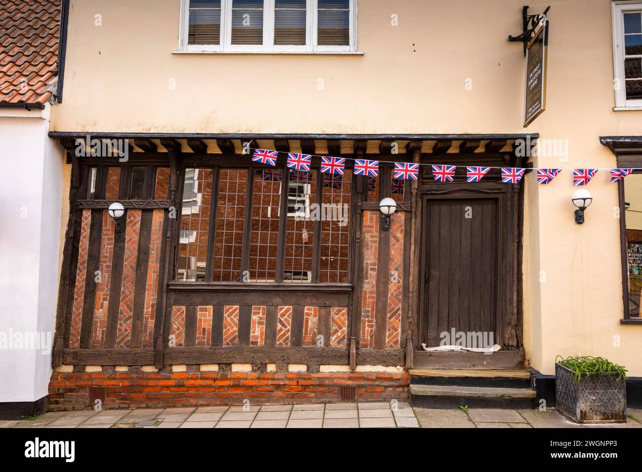 Großbritannien, England, Essex, Manningtree, South Street, Fachwerkbau mit Fischgrätenziegel-Füllung Stockfoto