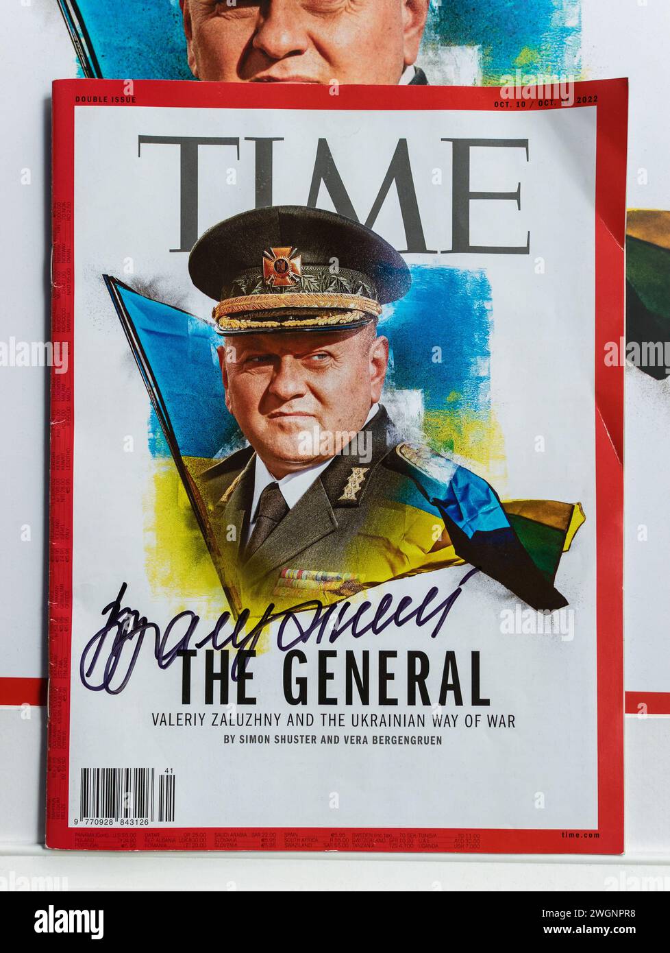 Titelseite des Time Magazine 10-Oct-22 mit einem Porträt des ukrainischen Oberbefehlshabers Walerij Zaluschny und des Generals Stockfoto