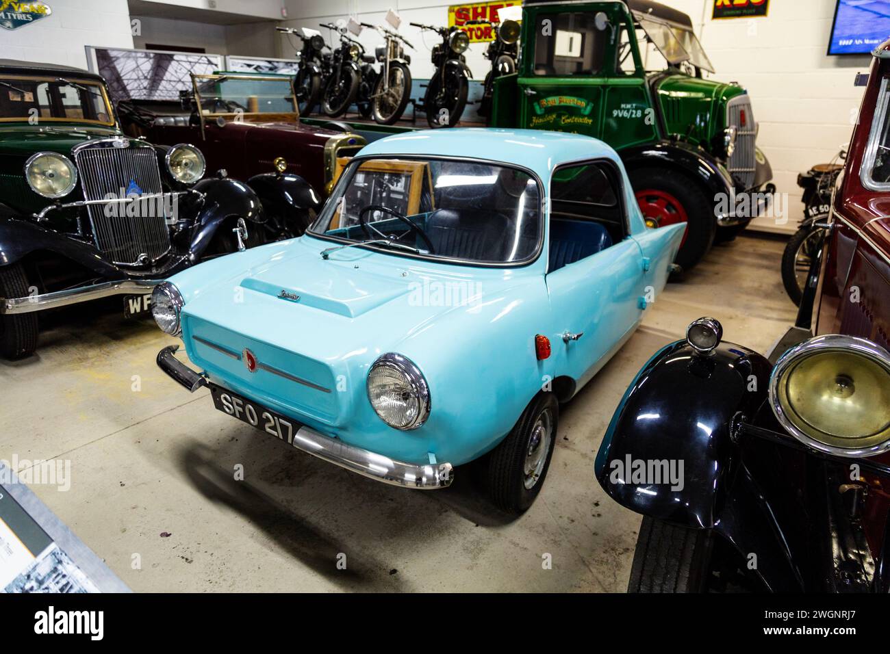 1958 Frisky Coupe Car in den Fahrzeugschuppen, Black Country Living Museum, Dudley, England Stockfoto