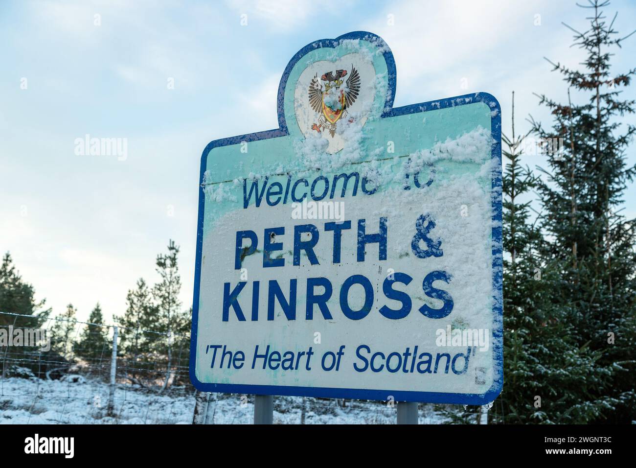 Willkommen in Perth & Kinross Schild „das Herz Schottlands“ mit Schnee bedeckt Stockfoto