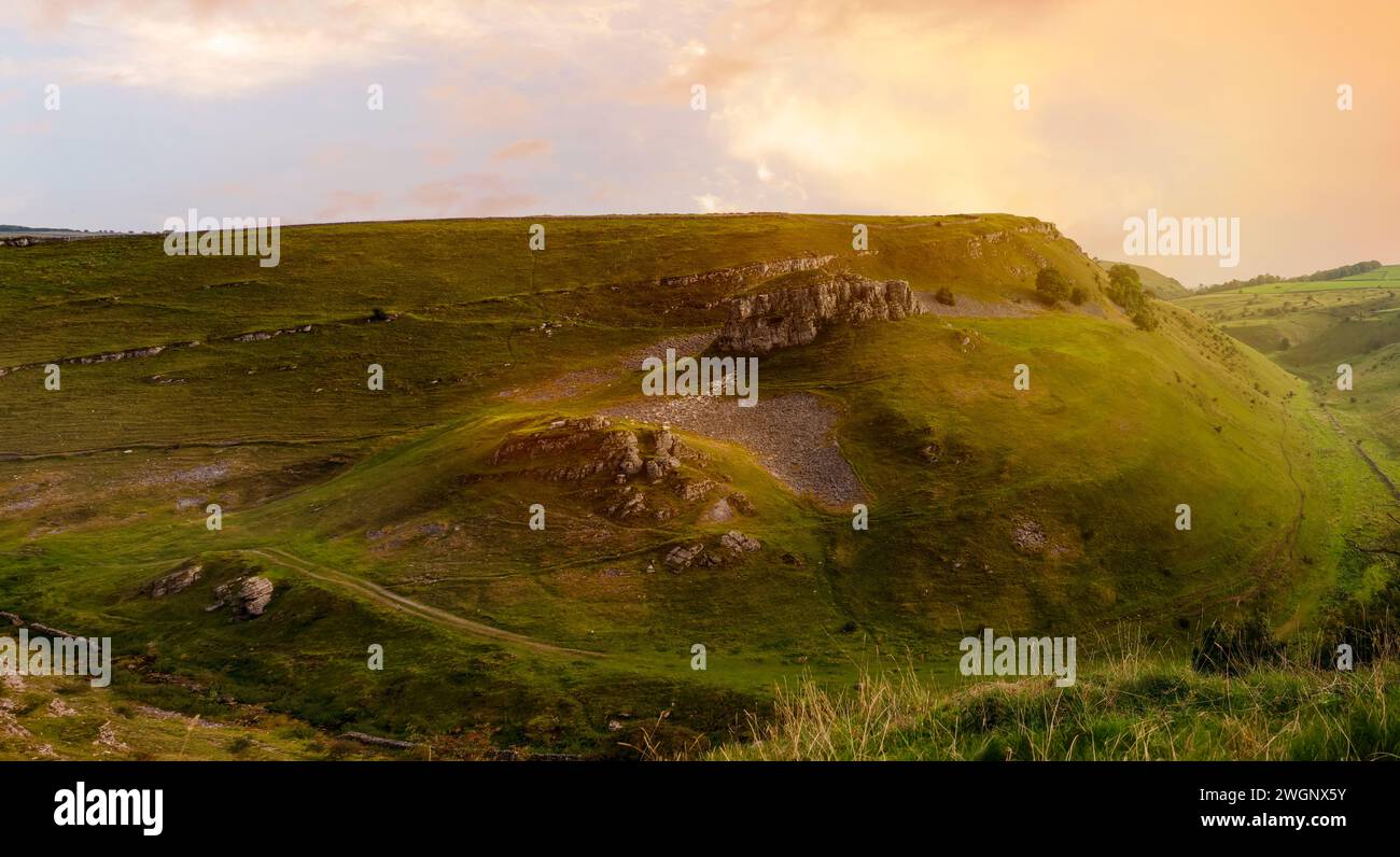Fantastischer Blick auf den Nationalpark Peak District bei Sonnenuntergang Stockfoto