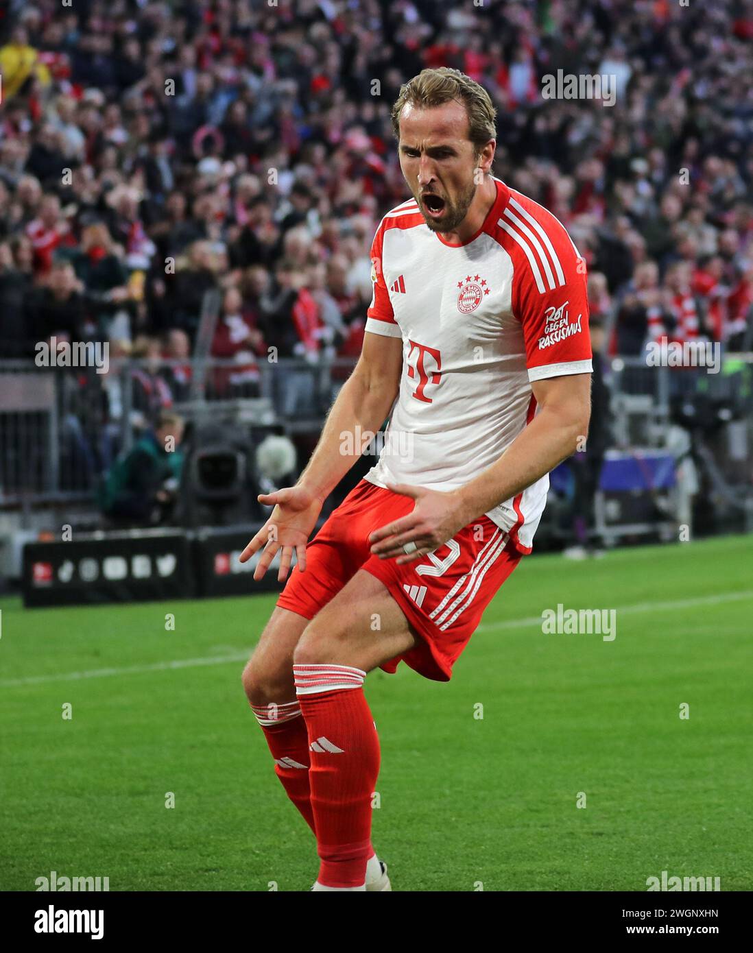 Harry Kane vom FC Bayern München jubelt nach seinem Tor zum 2:1 FC Bayern MŸnchen gegen Borussia Mšnchengladbach Fussball 1. Bundesliga Saison 2023/24 20. Spieltag Allianz Arena MŸnchen 03.02.2024 © diebilderwelt / Alamy Stock Stockfoto