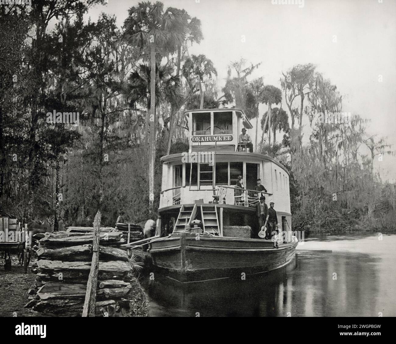 Paddeldampfer, der im 19. Jahrhundert durch die Wasserstraßen Floridas fuhr, veranschaulicht den historischen Flussverkehr in den USA Stockfoto