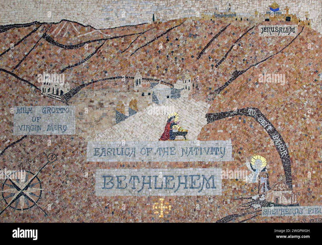 Die Mosaikkarte von Bethlehem hängt an der Wand im Innenhof der Kirche St. Katharina in der Nähe der Geburtskirche in Bethlehem in Palästina Stockfoto