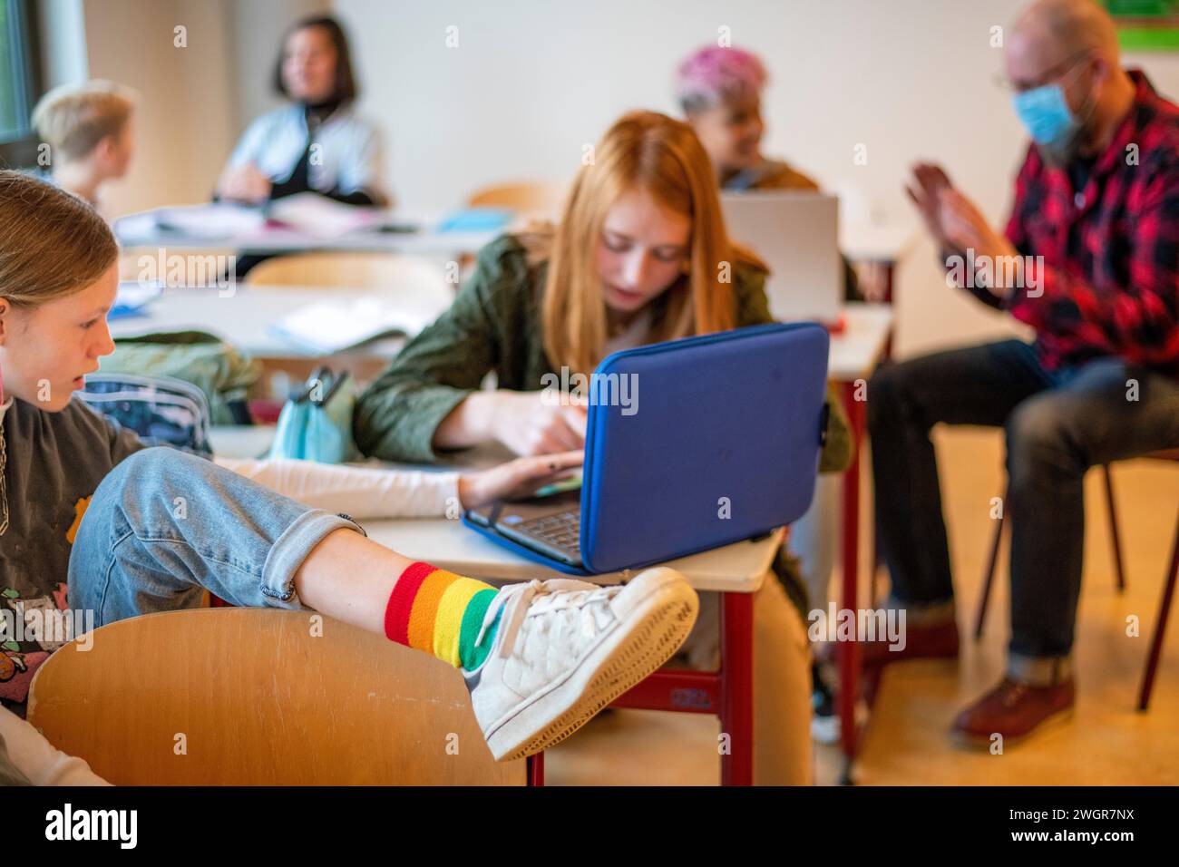 Porträt eines rothaarigen jungen Schülers in der Klasse Stockfoto