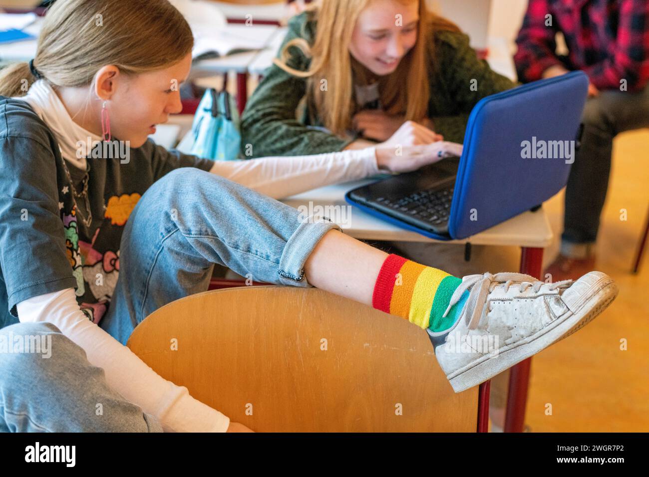 Porträt eines rothaarigen jungen Schülers in der Klasse Stockfoto