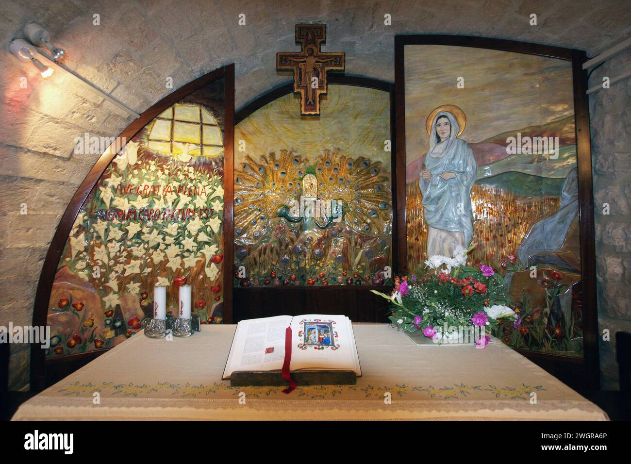 Altar in der Kapelle des Pilgerhauses Casa Nova in Nazareth, Israel Stockfoto