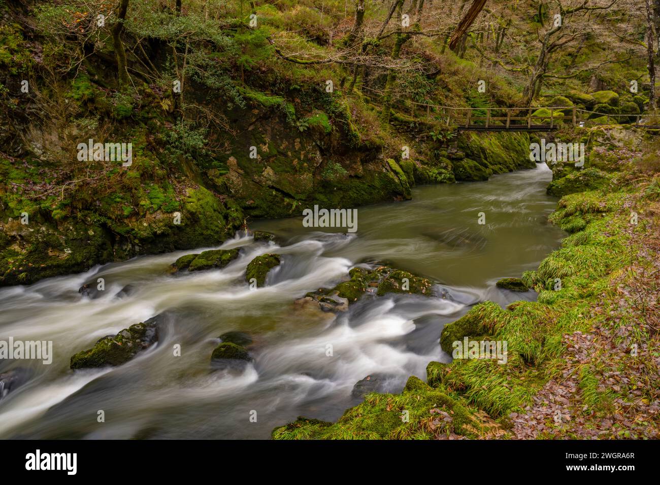 Der Afon Dwyryd River im Eryri Nationalpark (Snowdonia) zwischen Blaenau Ffestiniog und Maentwrog Stockfoto