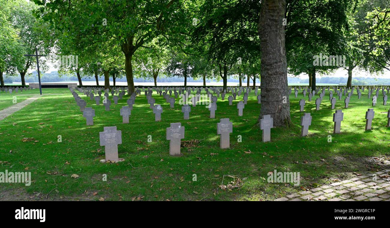 Grabsteine auf dem Deutschen Militärfriedhof im Ersten Weltkrieg in Belleau, Torcy-en-Valois, Nordfrankreich, Frankreich. Stockfoto