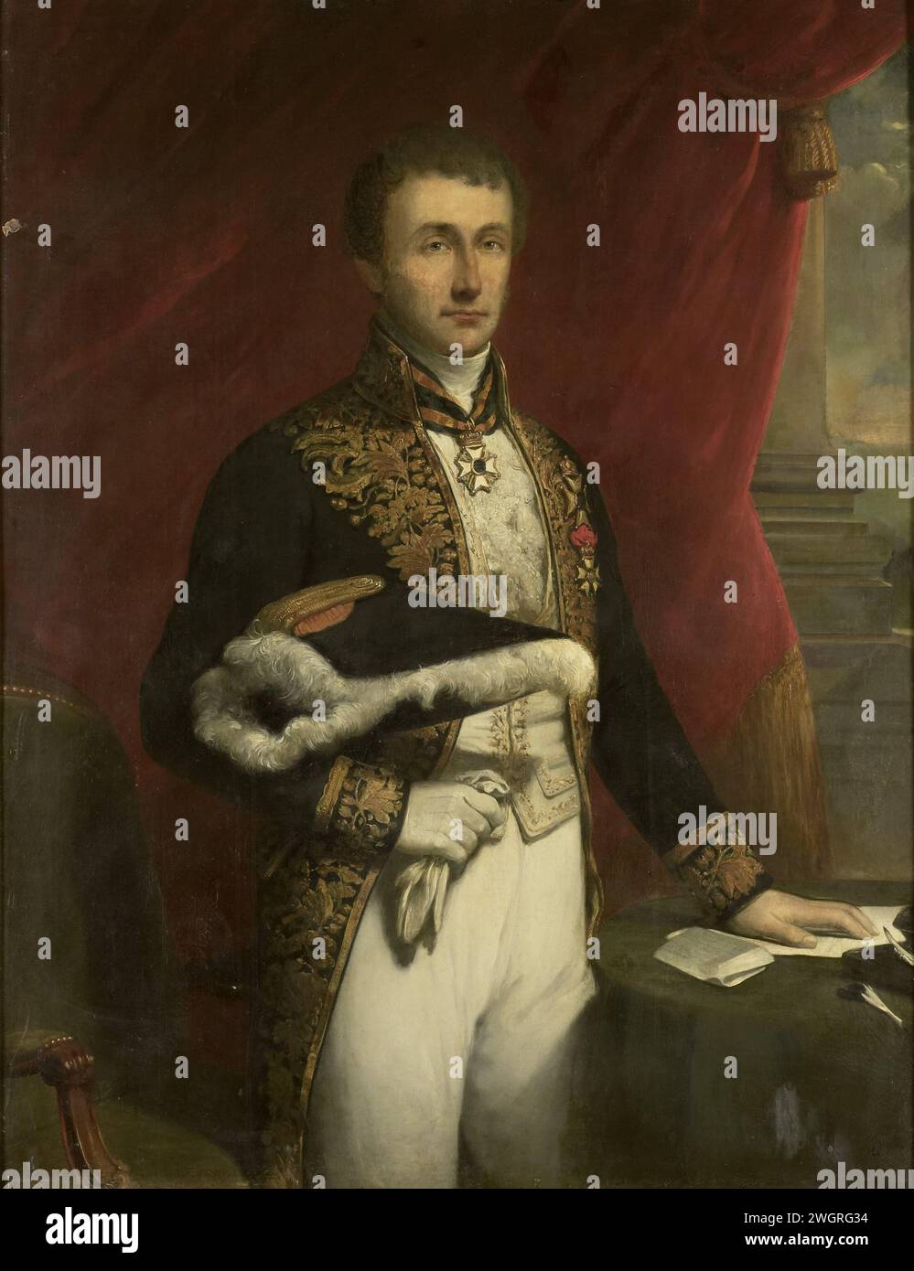Pieter Merkus (1787-1844). Gouverneur-General (1841-44), Jan Willem Pieneman (Kopie nach), 1844-1851 Gemälde Porträt Pieter Merkus (1787-1844). Generalgouverneur (1841-44). Kniestück, stehend mit der linken Hand auf einem Tisch, auf dem Buchstaben und ein Tintenpaar liegen. Handschuhe in der rechten Hand, die Naht wird unter dem rechten Arm geklemmt. Teil einer Serie von Porträts der Generalgouverneure der ehemaligen Niederländisch-Indien. Leinwand. Ölfarbe (Farbe) historische Personen. Kolonialgouverneur Stockfoto