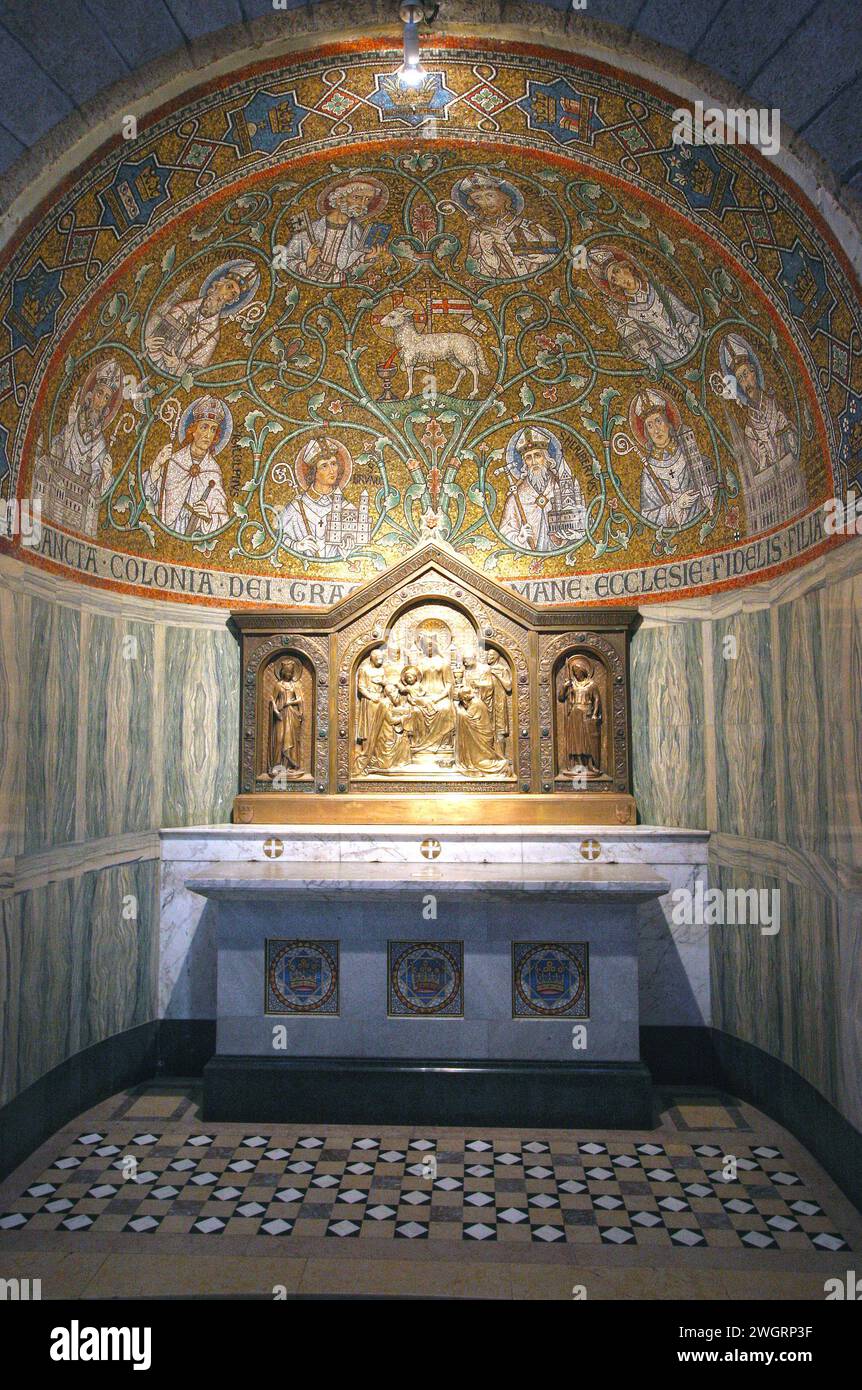 Mosaik von Agnus Dei, dem Lamm Gottes unter den Heiligen in der Kirche der Dormitio Abbey auf dem Berg Zion, Jerusalem, Israel Stockfoto