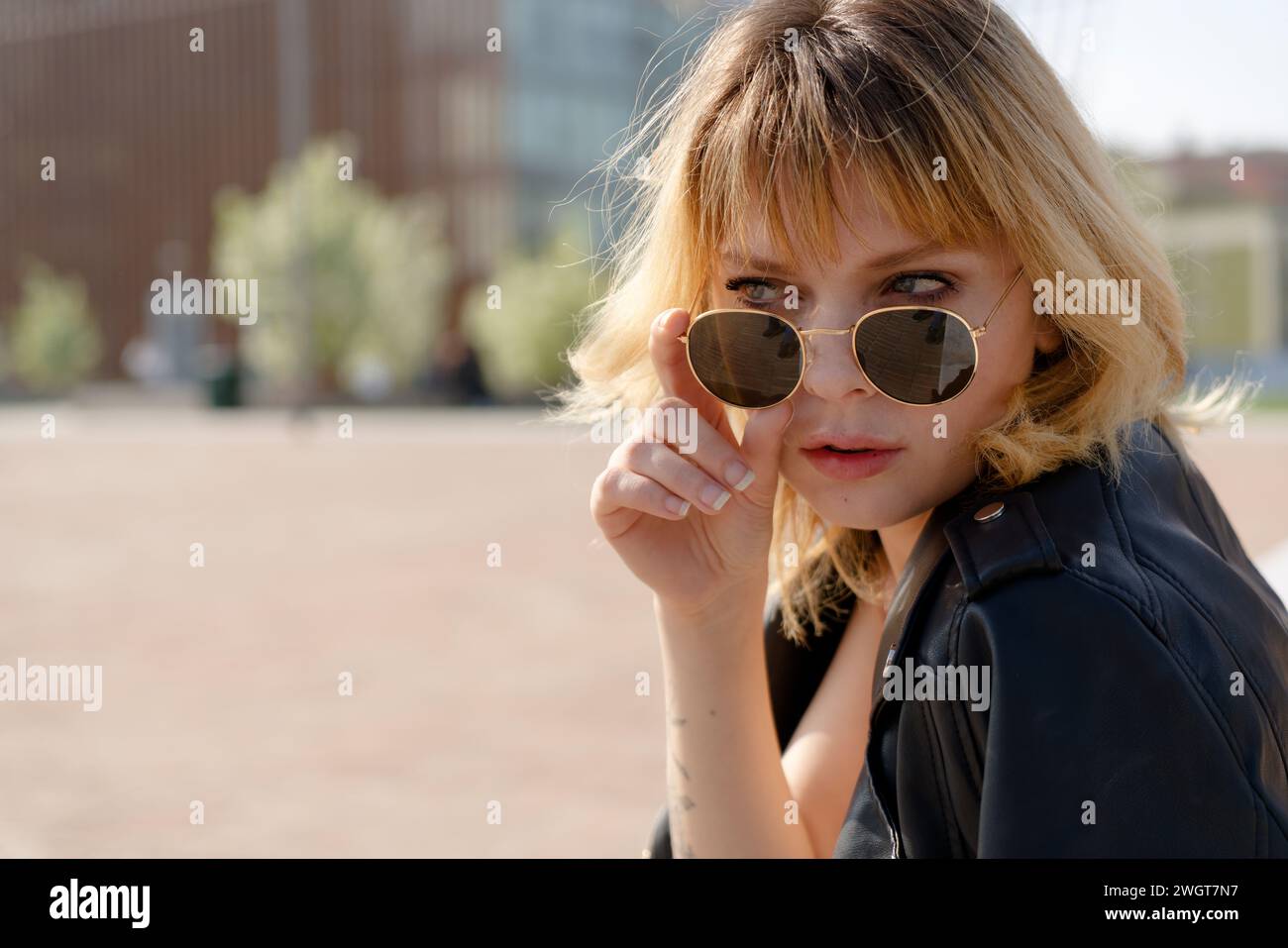 Eine junge Frau in der Stadt, Mailand, Italien. Stockfoto
