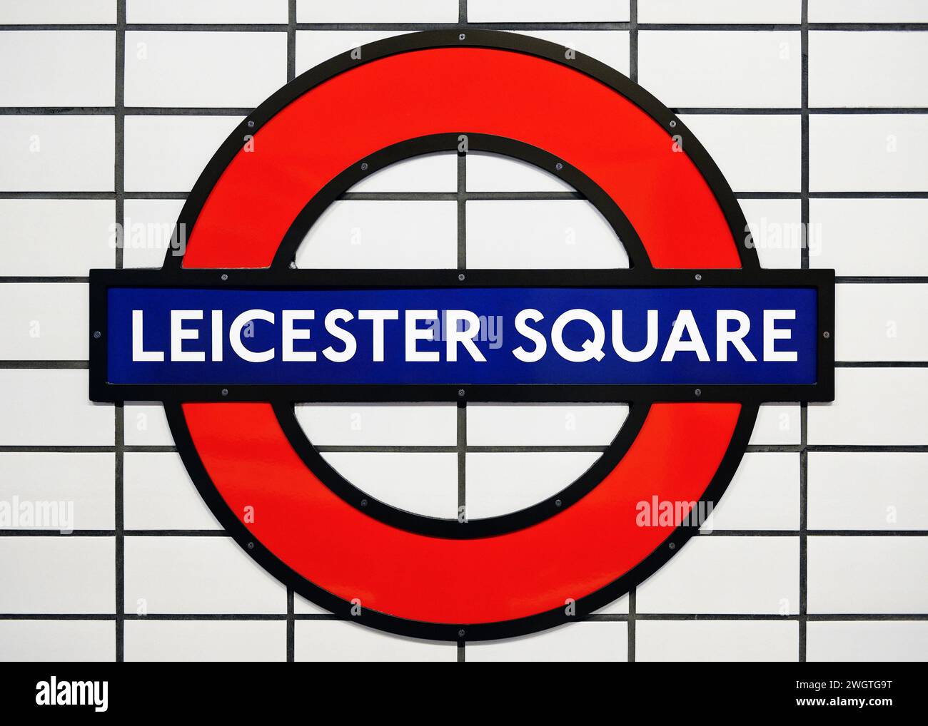 Schild Zur U-Bahn-Station Leicester Square. London, Vereinigtes Königreich Stockfoto