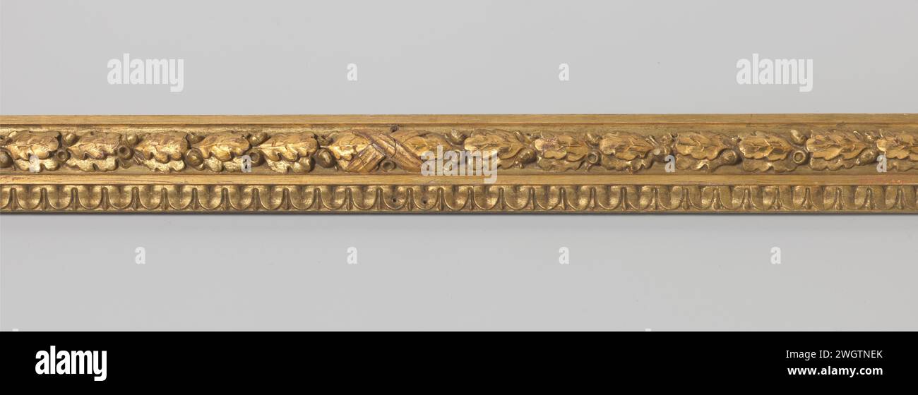 Liste Fragment: Vergoldete Liste der pâte-Ornamente, unter der Regel., C. 1700 - ca. 1899 Rahmen vergoldete Liste der Eichenblätter mit Eicheln. Teil unter Linie auflisten. Mit der Schrift auf der Rückseite: "Unten, Panel R. oder von, nein 1'. Holz (pflanzliches Material). Blattvergoldung Stockfoto
