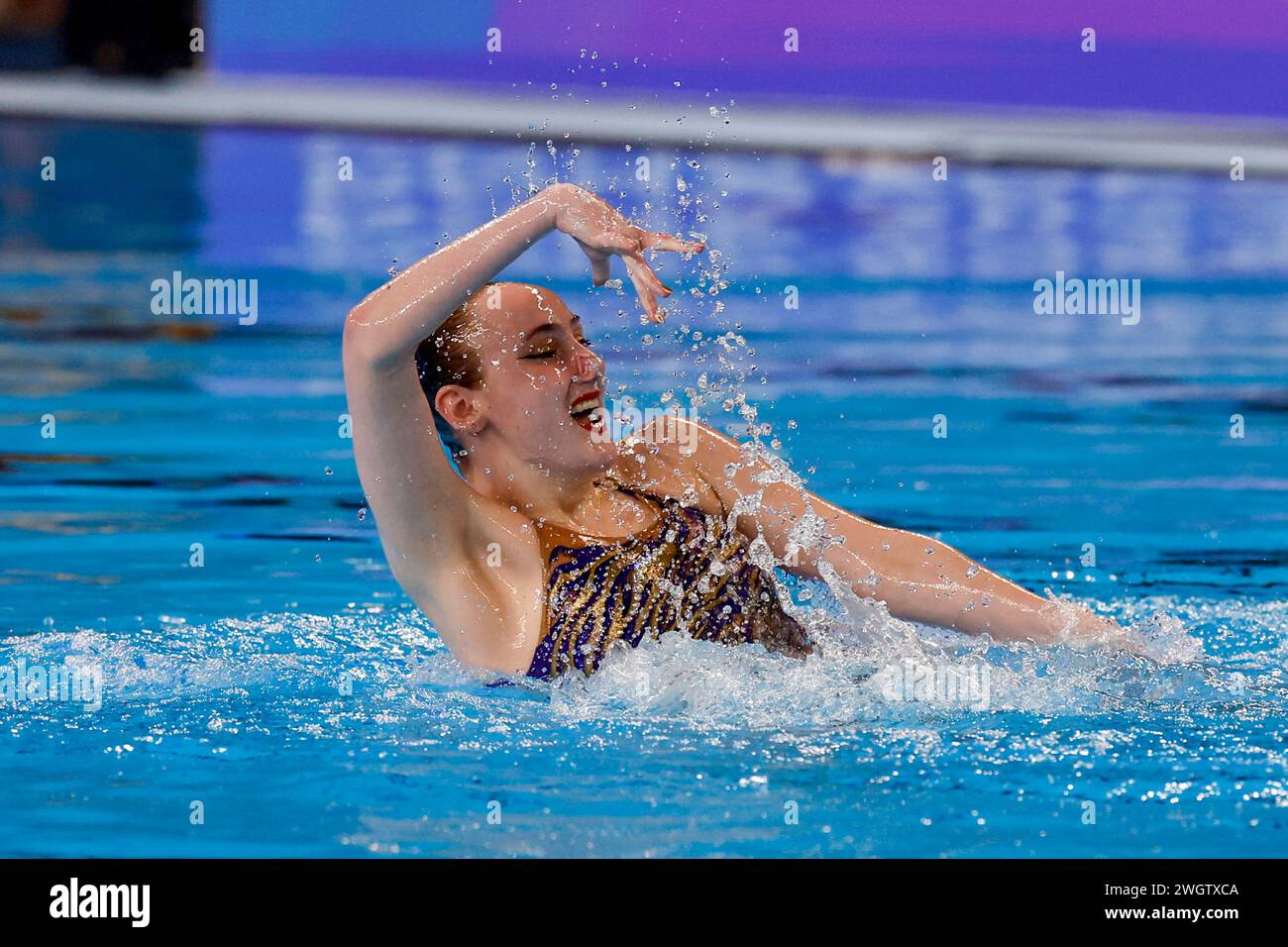 Doha, Katar. Februar 2024. DOHA, KATAR - 6. FEBRUAR: Marloes Steenbeek aus den Niederlanden tritt am 5. Tag im freien Woman Solo an: Künstlerisches Schwimmen der Doha-Aquatikweltmeisterschaften 2024 am 6. Februar 2024 in Doha, Katar, an. (Foto: MTB-Photo/BSR Agency) Credit: BSR Agency/Alamy Live News Stockfoto