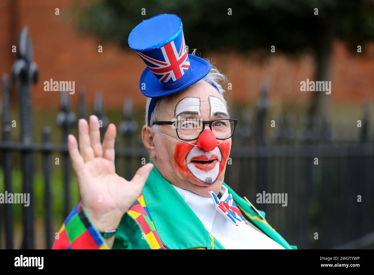 London, Großbritannien. Februar 2024. Ein Clown kommt in der All Saints Church im Osten Londons zum 78. Jährlichen Grimaldi-Gedenkgottesdienst zum Gedenken an Joseph Grimaldi an. (Credit Image: © Steve Taylor/SOPA Images via ZUMA Press Wire) NUR REDAKTIONELLE VERWENDUNG! Nicht für kommerzielle ZWECKE! Stockfoto