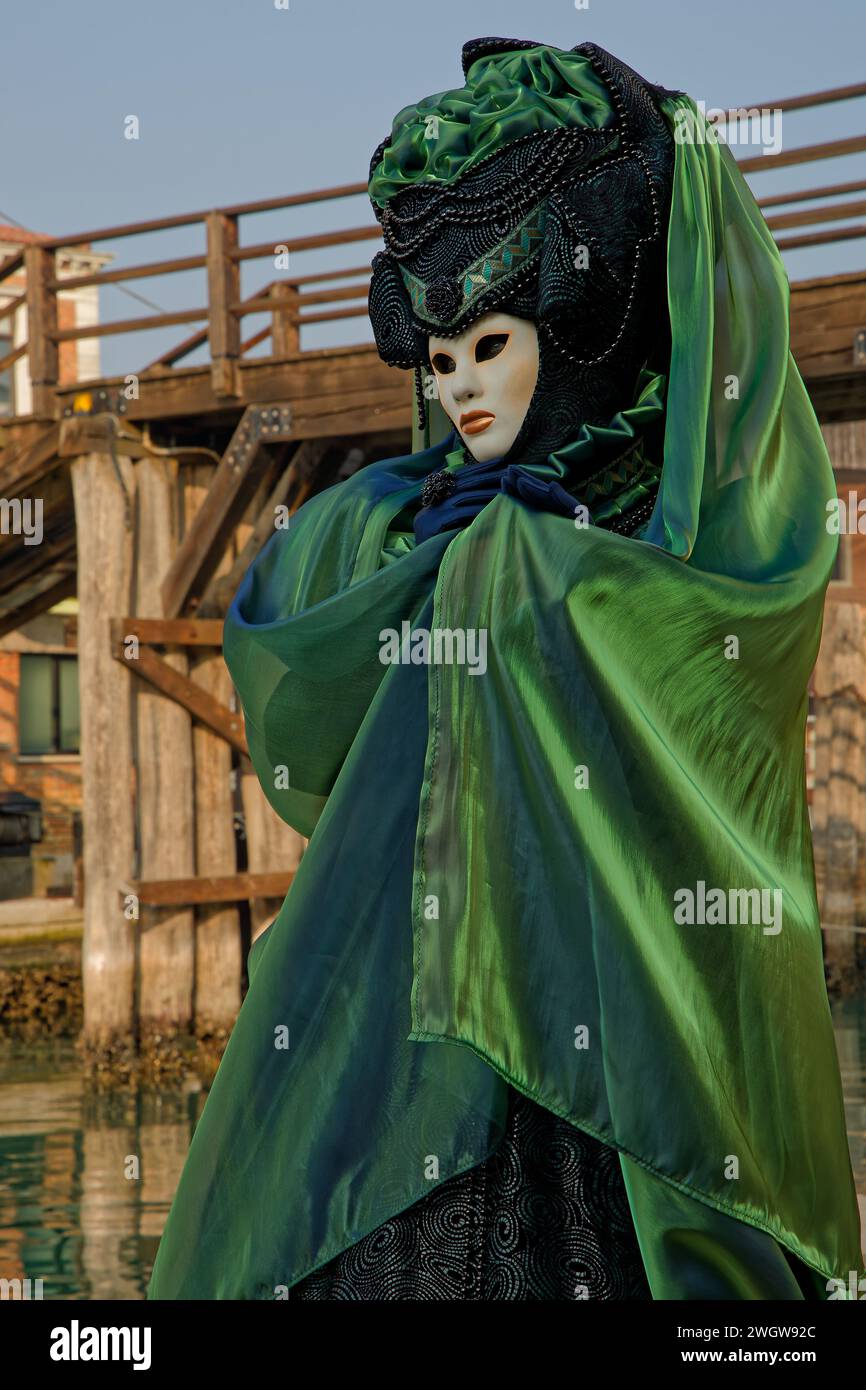 VENEDIG, ITALIEN, 5. Februar 2024 : der Karneval von Venedig (Karneval di Venezia) ist ein weltberühmtes Festival für seine aufwendigen Kostüme Stockfoto