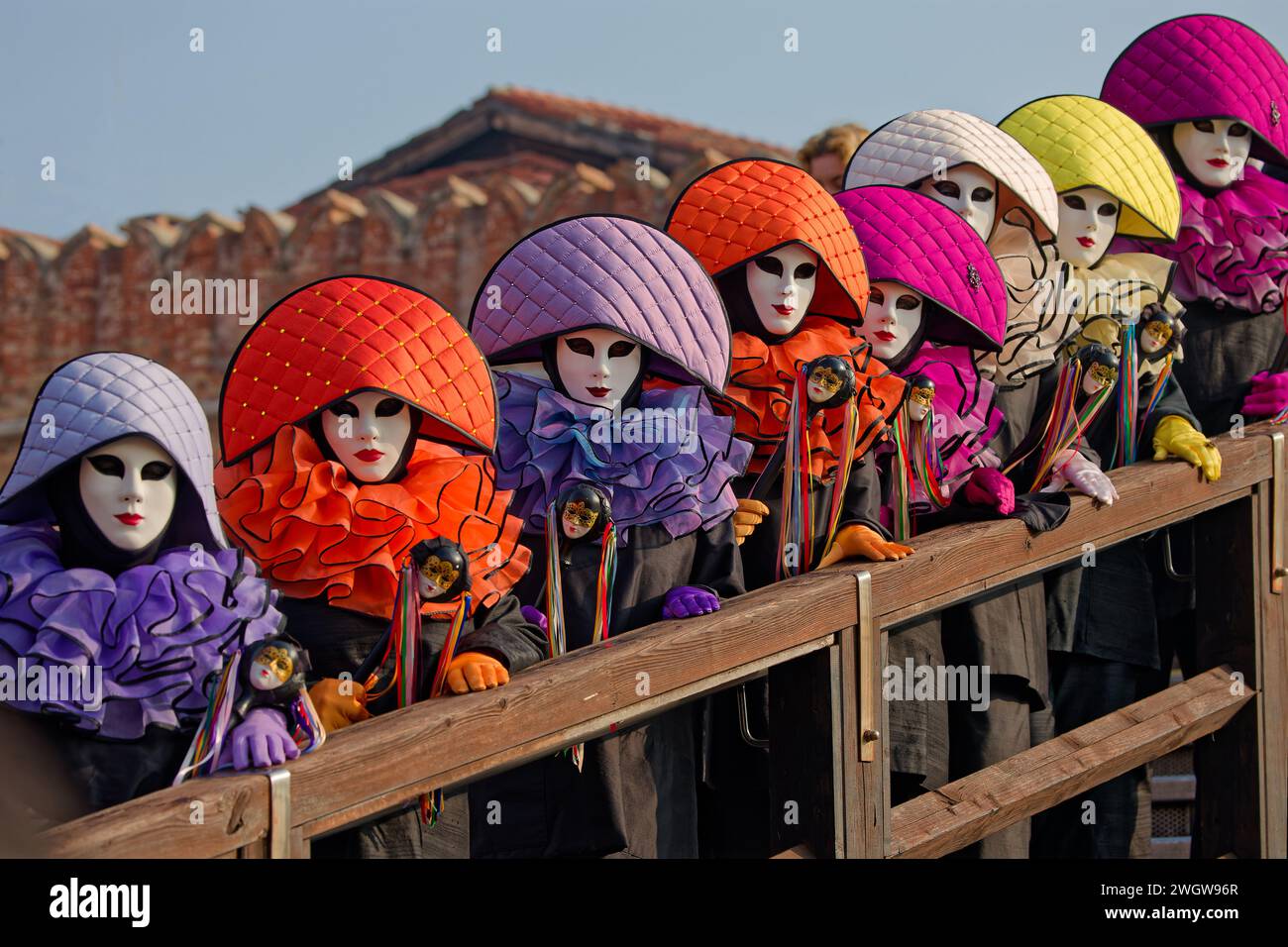 VENEDIG, ITALIEN, 5. Februar 2024 : der Karneval von Venedig (Karneval di Venezia) ist ein weltberühmtes Festival für seine aufwendigen Kostüme Stockfoto