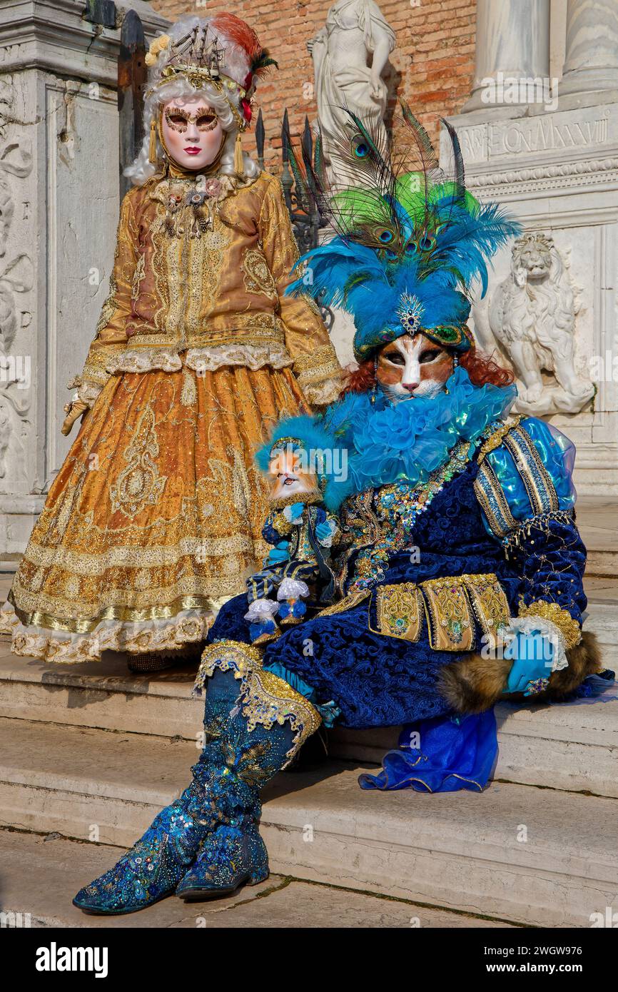 VENEDIG, ITALIEN, 5. Februar 2024 : der Karneval von Venedig (Karneval di Venezia) ist ein weltberühmtes Festival für seine aufwendigen Kostüme Stockfoto