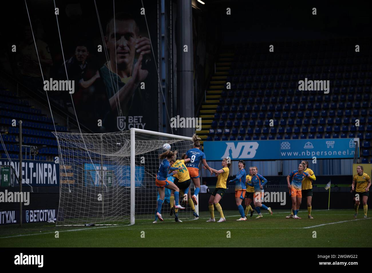 Lobke Loonen (9 den Haag) erzielte 0-1 in der 10. Minute während des Azerion Vrouwen Eredivisie Spiels zwischen Fortuna Sittard und ADO den Haag im Fortuna Sittard Stadion (Martin Pitsch/SPP) Credit: SPP Sport Press Photo. /Alamy Live News Stockfoto