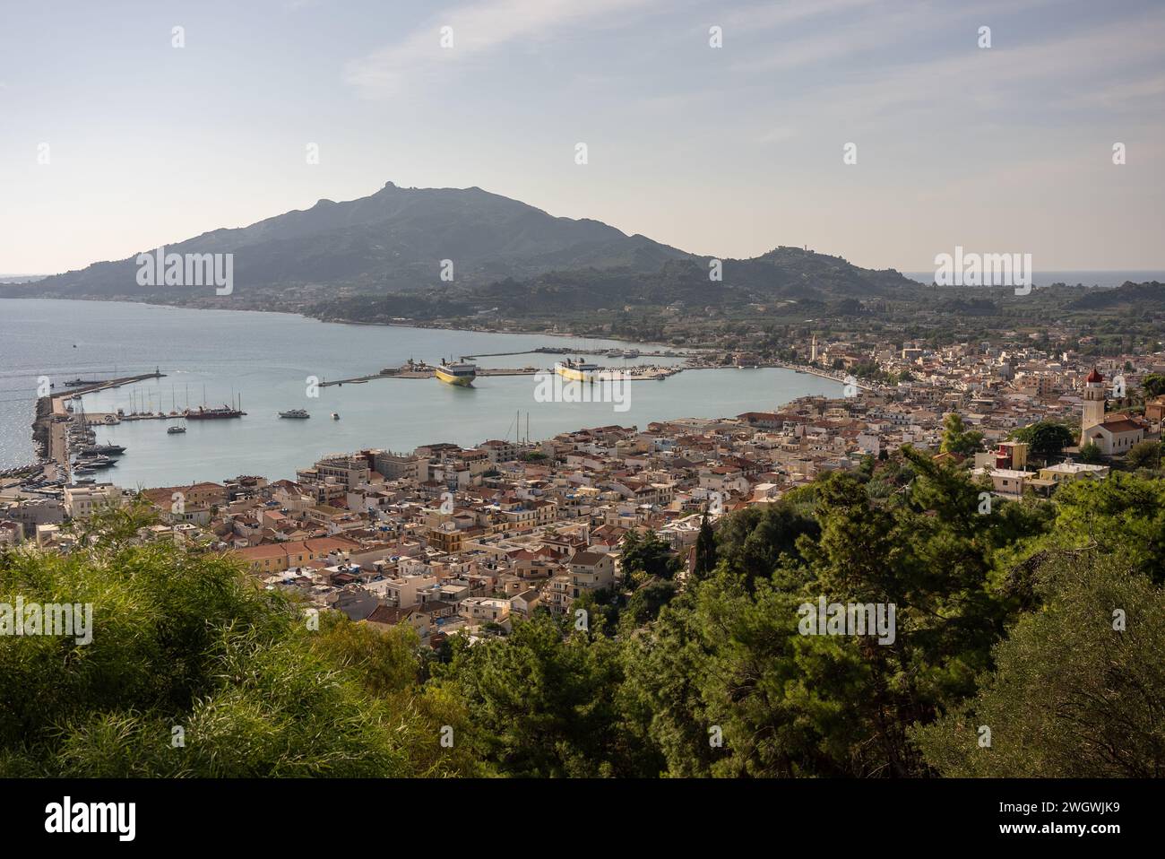 Hafen von Zakynthos Stadt aus bochali Sicht, Griechenland. Stadt Zakynthos. Panorama der Stadt Zante Zakynthos in Griechenland. Stockfoto