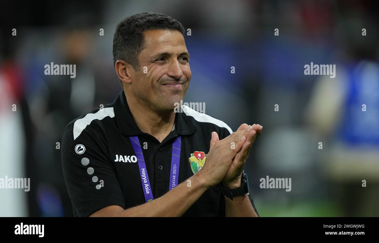 Doha, Katar. Februar 2024. DOHA, KATAR - 06. FEBRUAR: Cheftrainer Hussein Ammouta von der jordanischen Nationalmannschaft feiert während des AFC Asian Cup Halbfinales zwischen Jordanien und Südkorea am 06. Februar 2024 im Ahmad bin Ali Stadium in Doha, Katar Credit: Sebo47/Alamy Live News Stockfoto