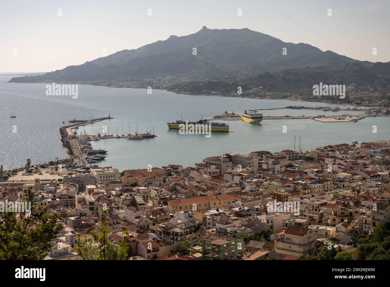 Hafen von Zakynthos Stadt aus bochali Sicht, Griechenland. Stadt Zakynthos. Panorama der Stadt Zante Zakynthos in Griechenland. Stockfoto