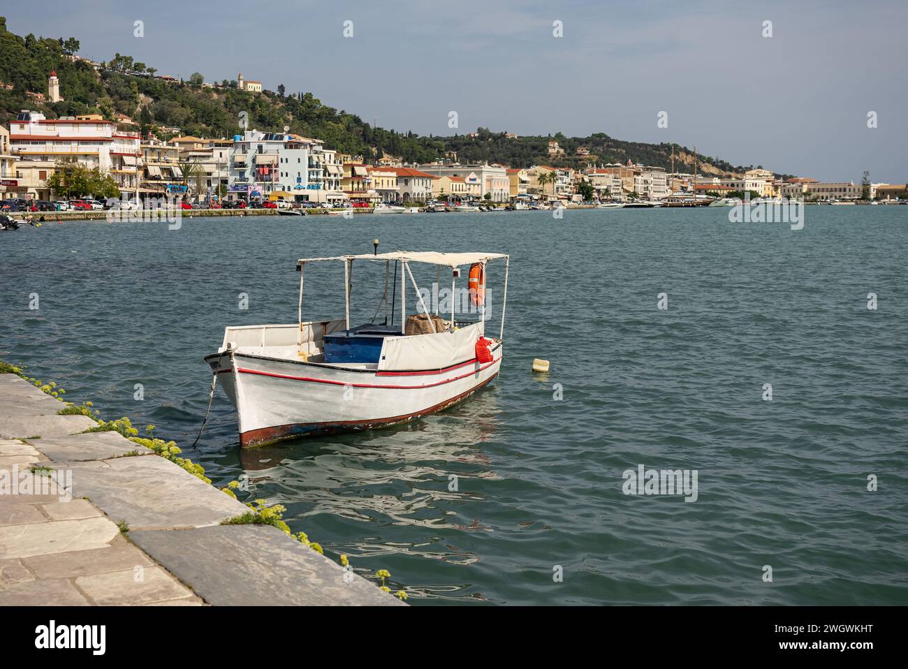 Hafen von Zakynthos Stadt aus bochali Sicht, Griechenland. Zakynthos Pier Stadt. Panorama der Stadt Zante Zakynthos in Griechenland. Stockfoto