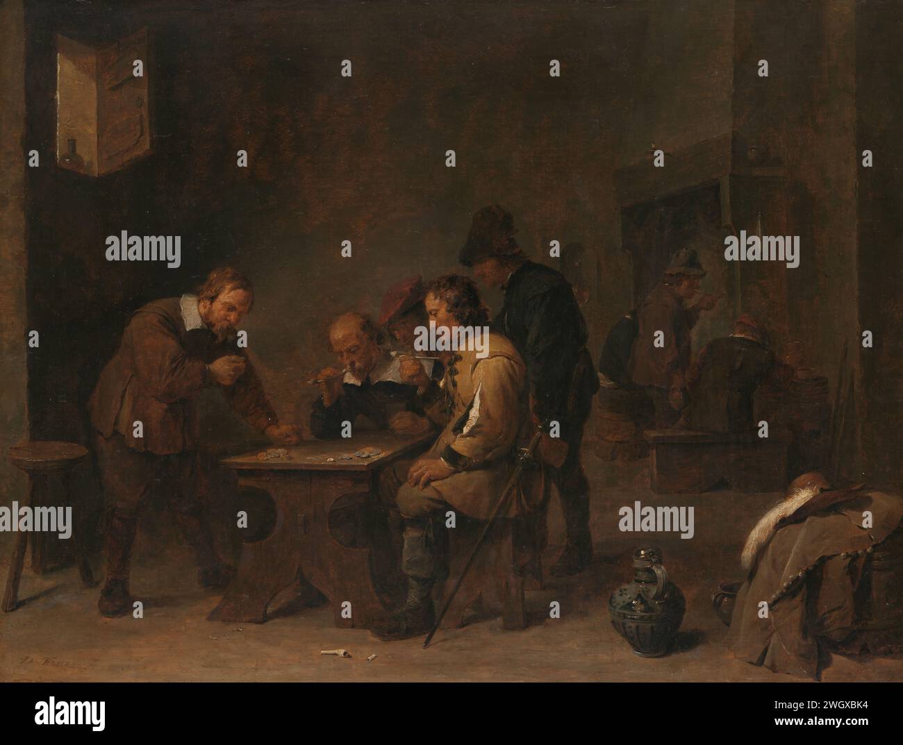 The Gamblers, David Teniers (II), ca. 1640, mit dem Würfelmalerei. Herbergs Innenraum mit einer Gruppe von Männern um einen Tisch, die an einem Würfelspiel beteiligt sind. Auf dem Tisch liegen Münzhaufen, im Hintergrund sitzt eine Gruppe von Bauern am Kamin. Im Vordergrund rechts befinden sich eine Jacke und ein Hut mit Federn auf einem Hocker und eine Kanne auf dem Boden. Bereich. Ölfarbe (Farbe) Würfelspiele. Münze. Pfeife ~ Tabak. Offener Herd, Kamin Stockfoto