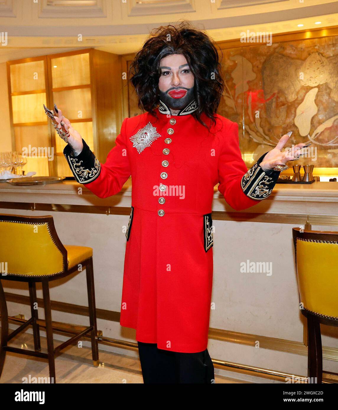 Harald Gloeoeckler bei der Anja Gockel Fashionshow W25 Pulse of Gaia im Hotel Adlon in Berlin. *** Harald Gloeoeckler bei der Anja Gockel Modenschau W25 Pulse of Gaia im Hotel Adlon in Berlin Stockfoto