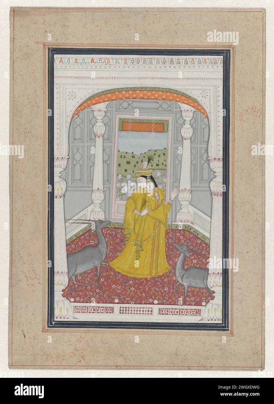 Lady mit zwei Hirschen, anonym, 1810 Indianer Miniatur. Eine Frau in gelbem Gewand zeichnet sich mitten in einem Palastzimmer mit einem Fenster dahinter, das einen Blick auf einen Lotusteich und einen Hügel mit Baumgruppen bietet; links und rechts vor der Frau sind zwei Hirsche mit Blumenkränzen um den Hals. Die Show ist in einem Rahmen mit einem dicken schwarzen Rand mit zwei weißen Linien innerhalb von Schwarz platziert; um sie herum ist ein hellbrauner mit rot gesprenkelten Kanten, der ebenfalls mit roten Rahmen versehen ist; das Blatt ist auf einem braunen Stück beschriebenem Papier verklebt. Chamba-Papierbürste Stockfoto